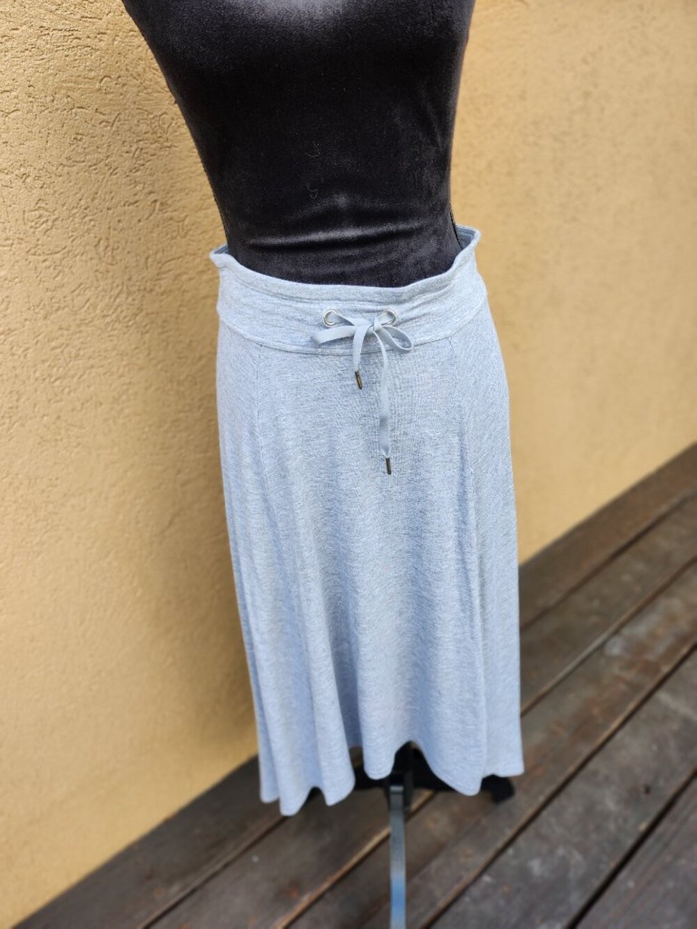 Athleta Heather Grey Asymmetric High Low Knit Skirt Drawstring Waist Athleisure - Picture 2 of 13